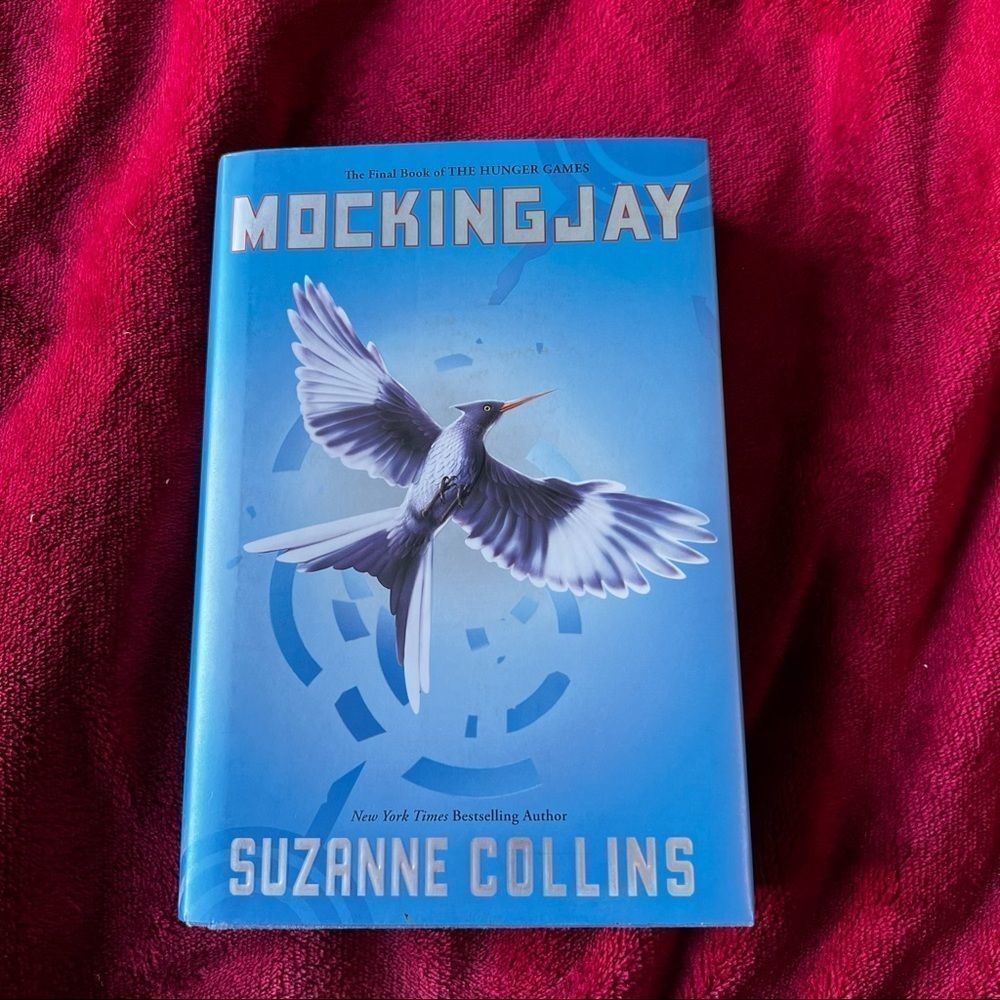 Bookβbundle! One ofΒ us is lying & mockingjay - Picture 11 of 11